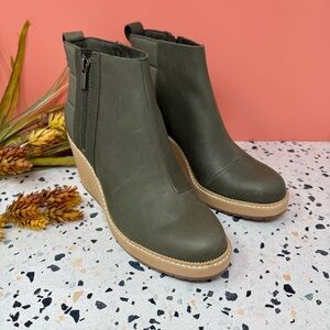 NWT TOMS Raven Tarmac Olive Green Botas Leather Women’s Wedge Boots Sz 8